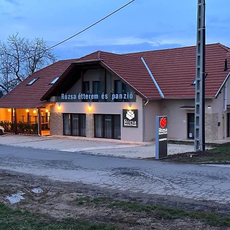 Rozsa Etterem & Panzio Bed & Breakfast Печ Екстериор снимка
