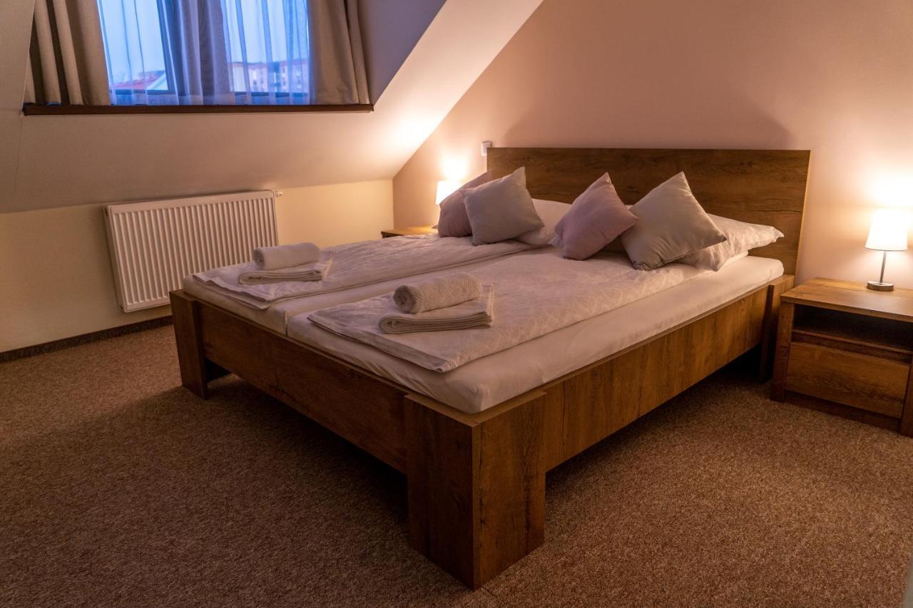 Rozsa Etterem & Panzio Bed & Breakfast Печ Екстериор снимка