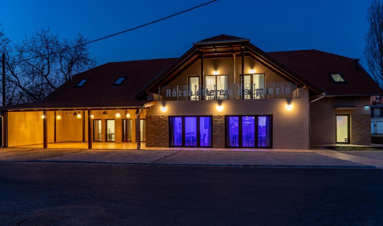 Rozsa Etterem & Panzio Bed & Breakfast Печ Екстериор снимка