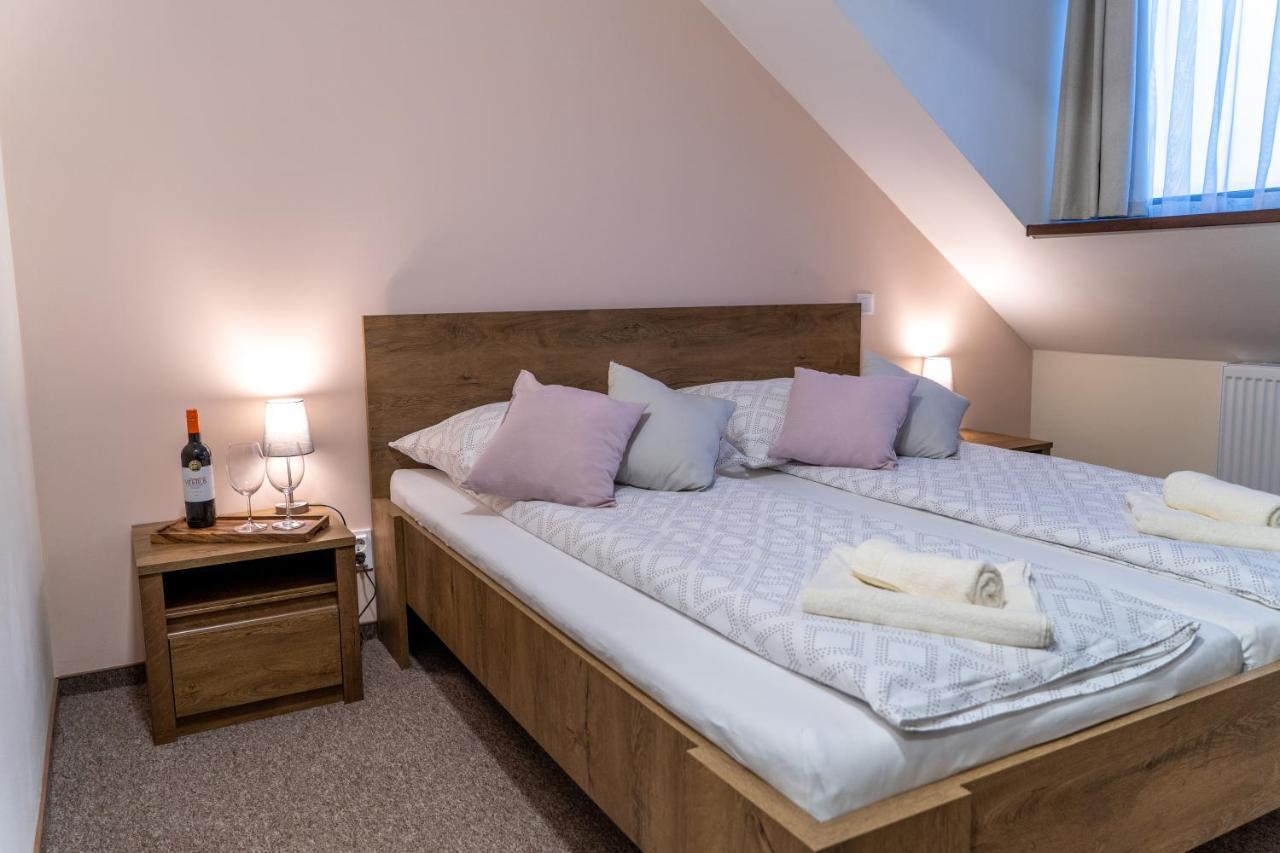 Rozsa Etterem & Panzio Bed & Breakfast Печ Екстериор снимка