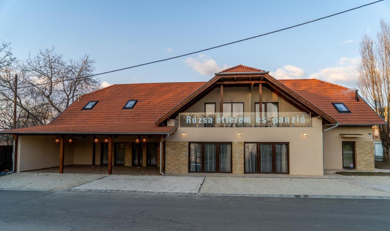 Rozsa Etterem & Panzio Bed & Breakfast Печ Екстериор снимка