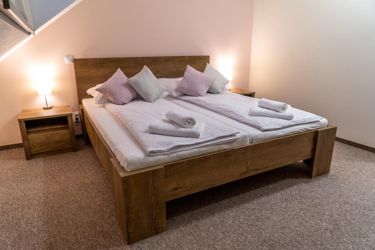 Rozsa Etterem & Panzio Bed & Breakfast Печ Екстериор снимка
