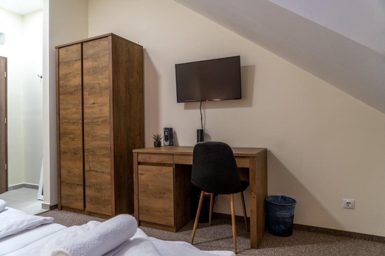 Rozsa Etterem & Panzio Bed & Breakfast Печ Екстериор снимка