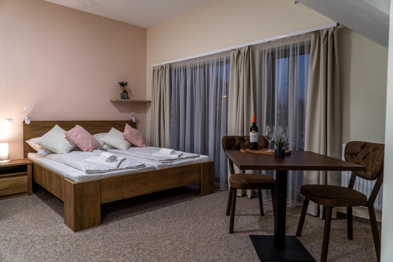 Rozsa Etterem & Panzio Bed & Breakfast Печ Екстериор снимка