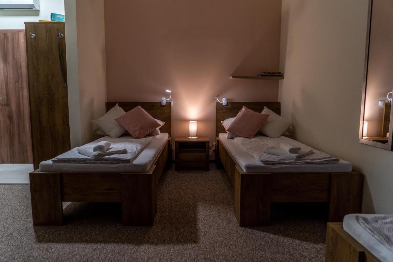 Rozsa Etterem & Panzio Bed & Breakfast Печ Екстериор снимка
