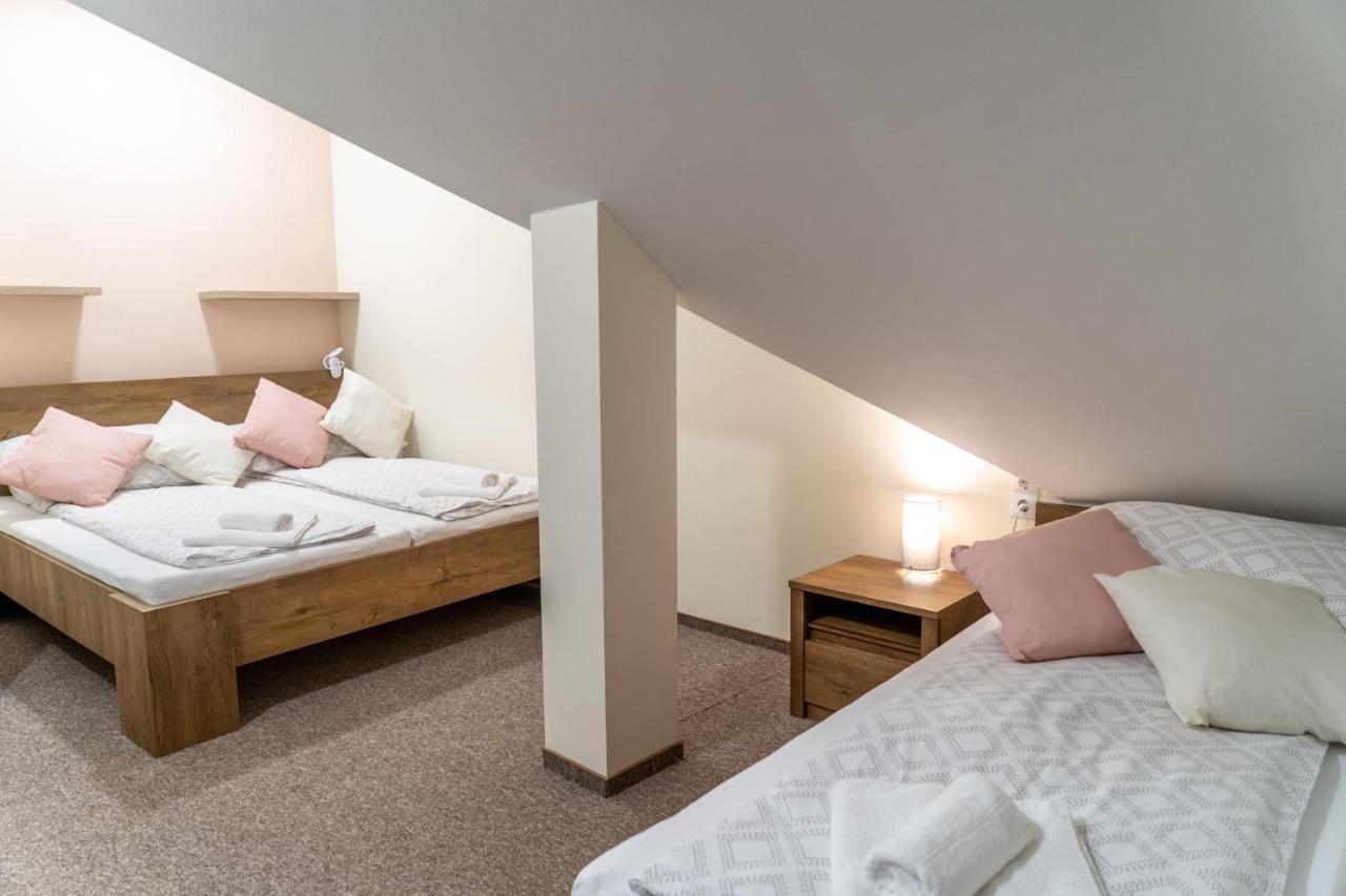 Rozsa Etterem & Panzio Bed & Breakfast Печ Екстериор снимка