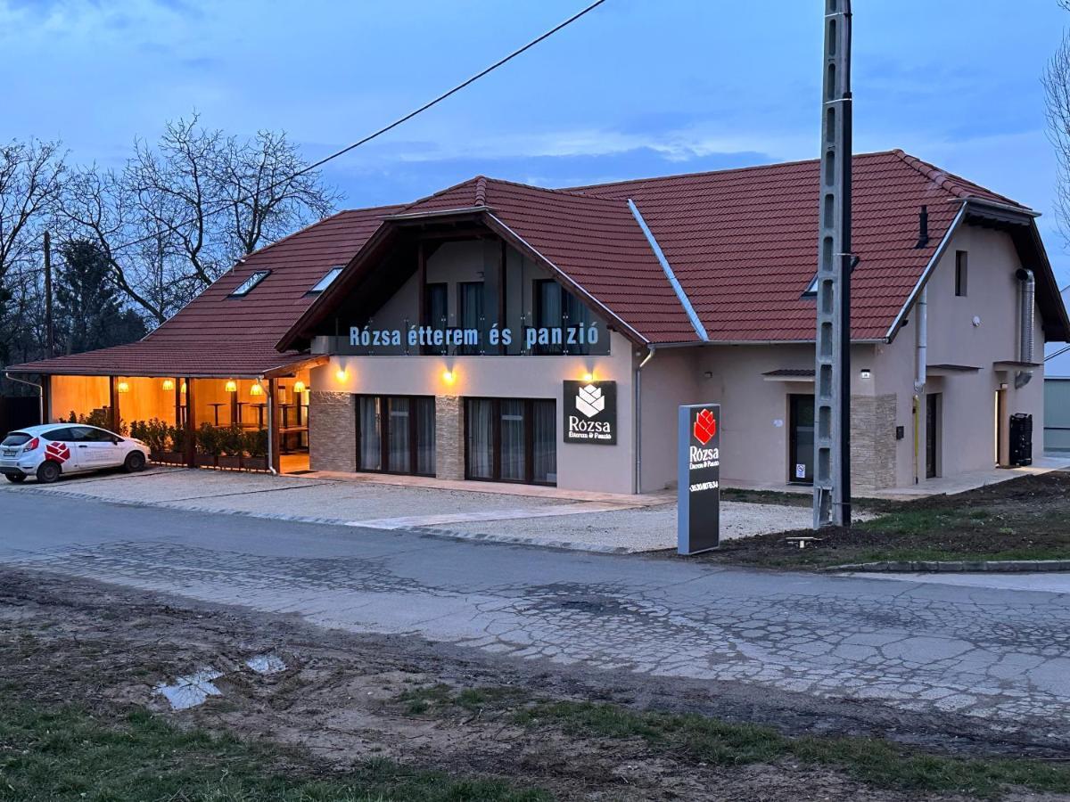 Rozsa Etterem & Panzio Bed & Breakfast Печ Екстериор снимка